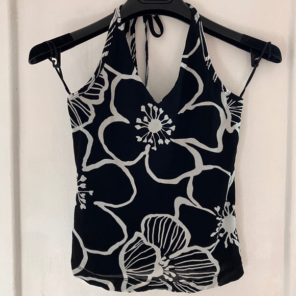 Tops - GUESS BLACK &WHITE FLORAL HALTER